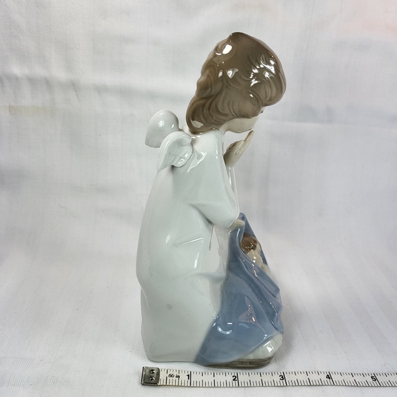Lladro Figurine Guardian ANGEL With Sleeping Baby Child #4635 7" tall, Religious - Picture 3 of 10